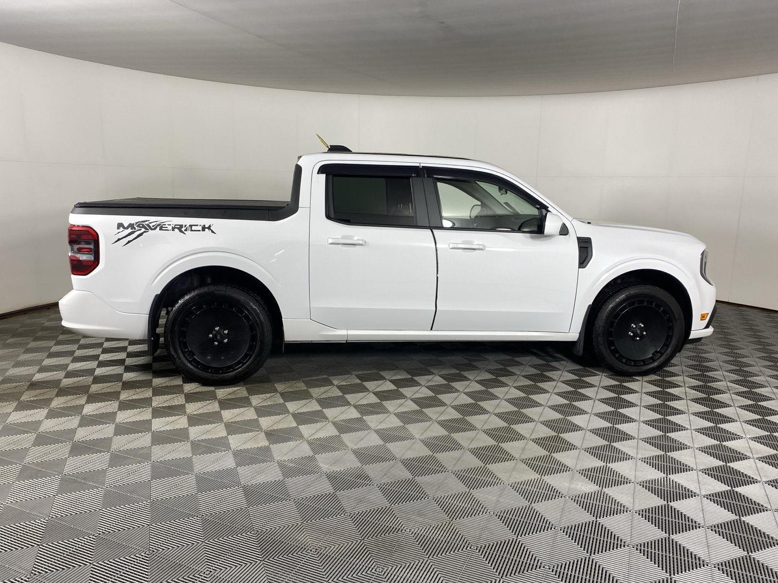 Used 2025 Oxford White Ford Lobo image 11