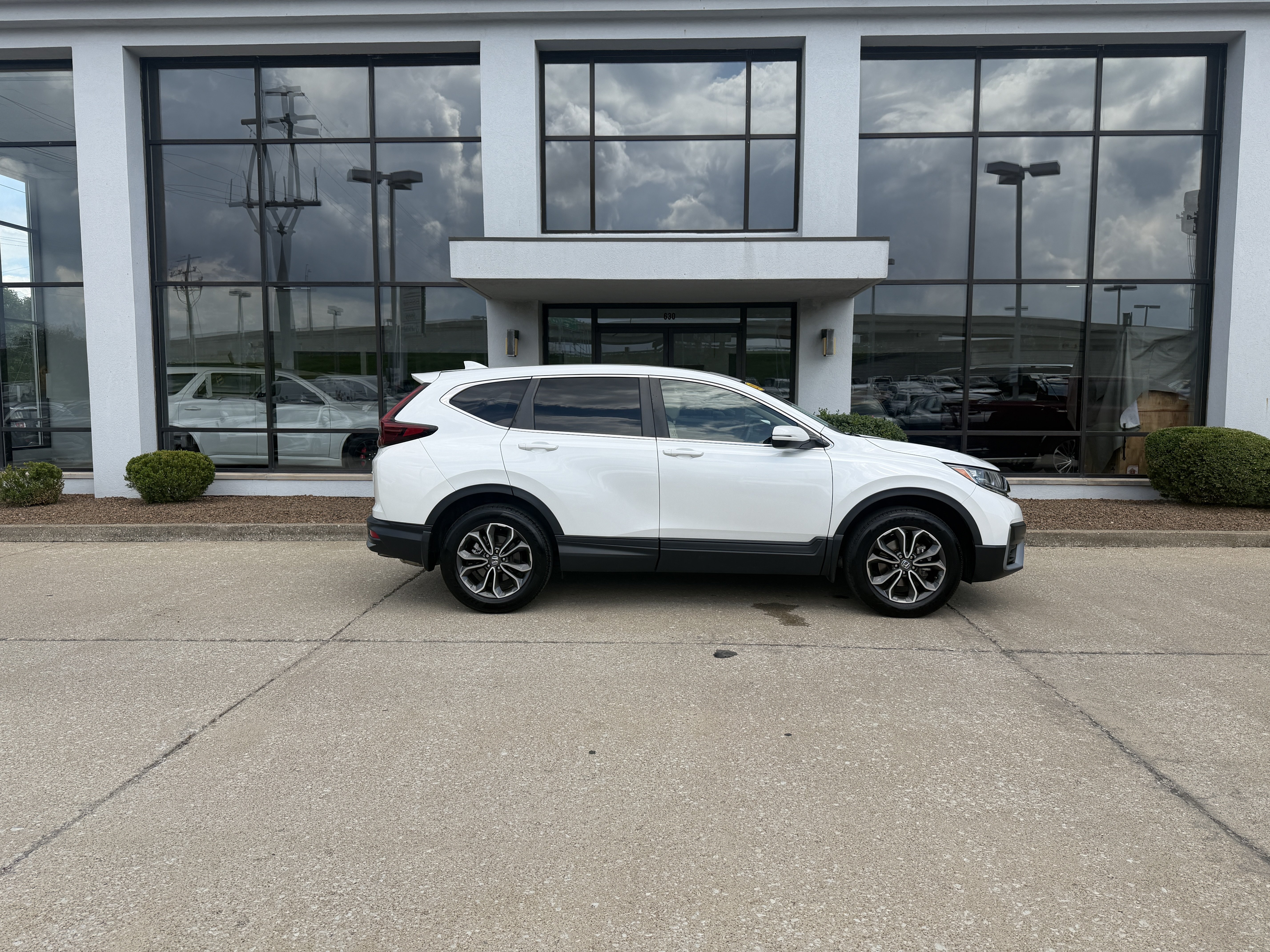 Used 2021 Platinum White Pearl Honda EX image 3