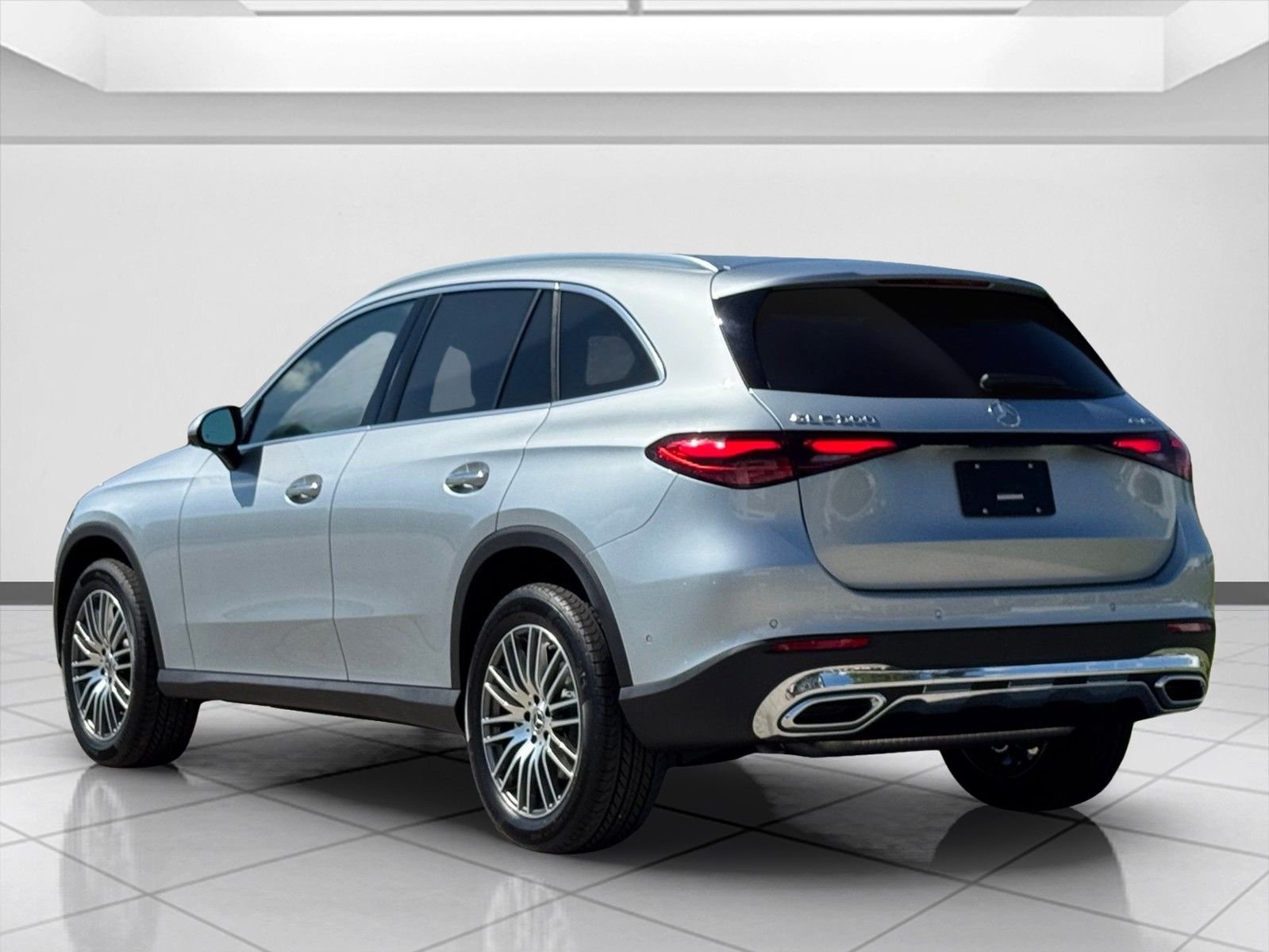 New 2026 Cirrus Silver Metallic Mercedes-Benz GLC 300 image 4