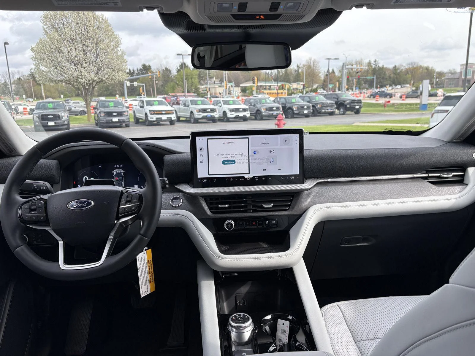New 2026 Star White Metallic Tri-Coat Ford Platinum™ image 8