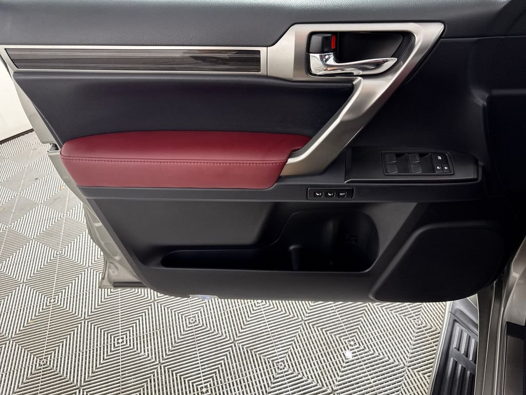 Used 2022 Silver Lexus 460 image 10