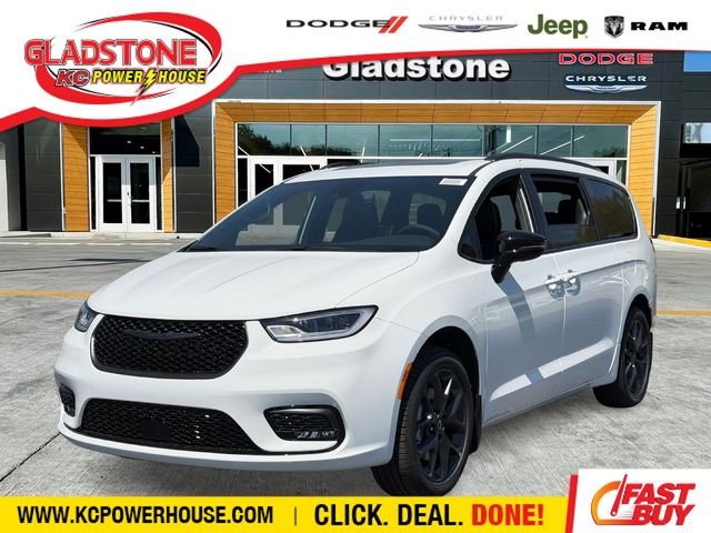 2026 Chrysler Pacifica Limited AWD's photo