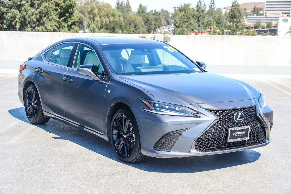 Used 2024 Gray Lexus 300h F SPORT Handling image 3
