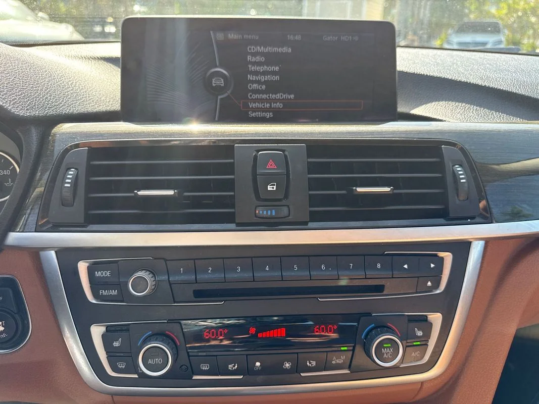 Used 2013  BMW xDrive image 22