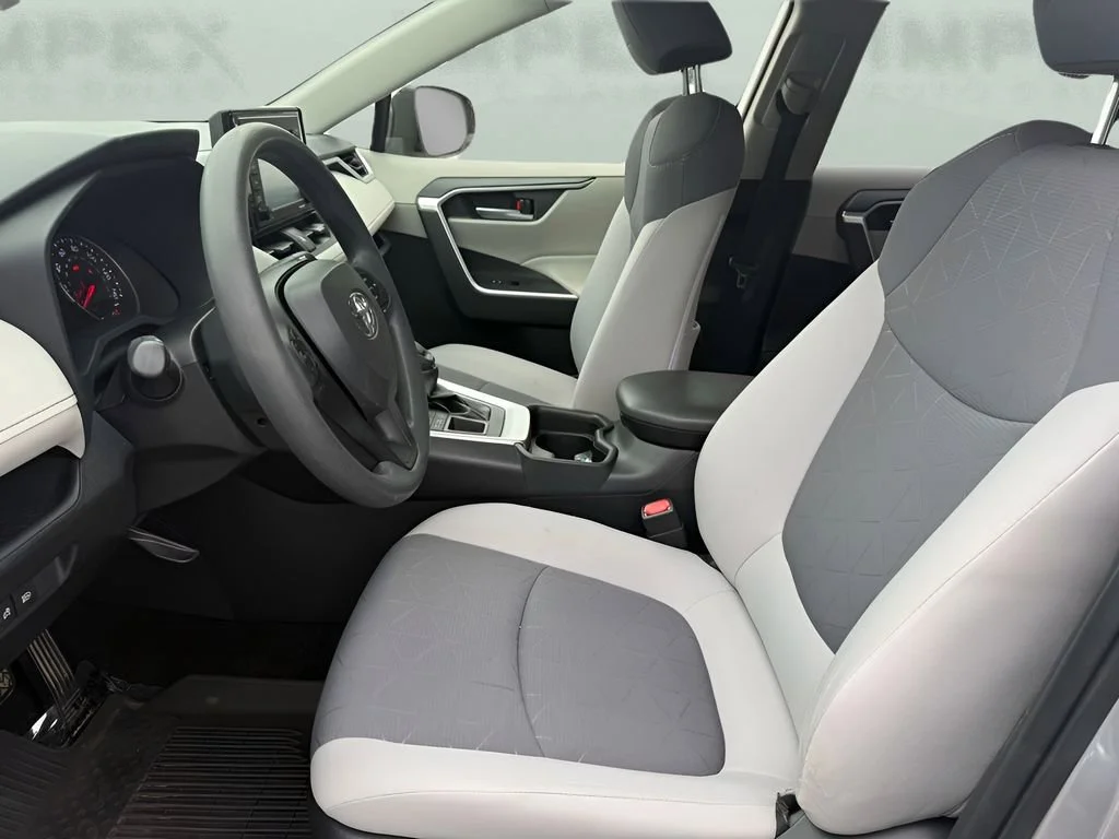 Used 2020  Toyota XLE image 10
