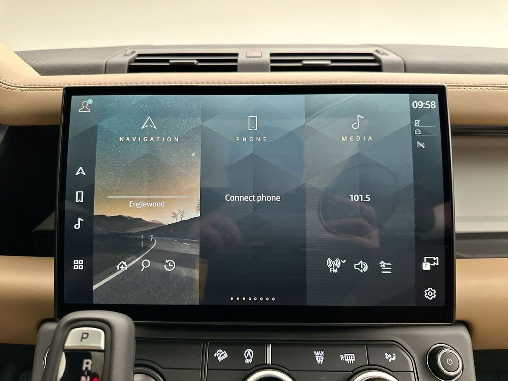 New 2026 Santorini Black LAND ROVER X-Dynamic SE image 22