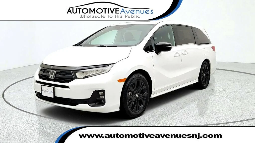 Used 2025 Platinum White Pearl Honda Sport-L Automatic image 1