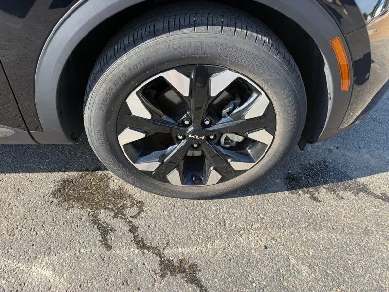 Used 2024 Black Kia X-Line image 16