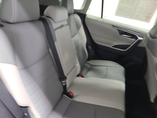 Certified Used 2024 Pearl Toyota XLE Premium image 16
