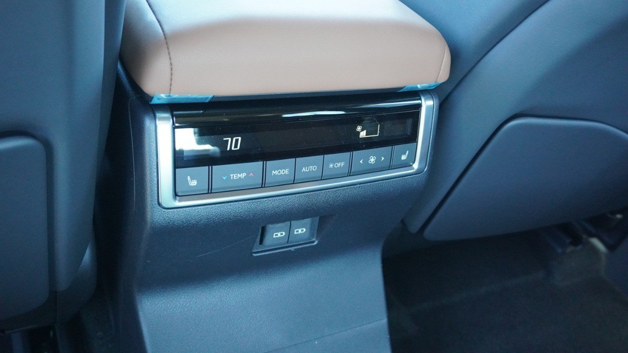 Used 2026 Black Lexus GX 550 Luxury+ image 35