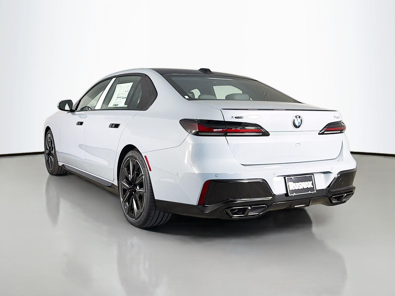 New 2026 Brooklyn Grey Metallic BMW 760i xDrive image 5