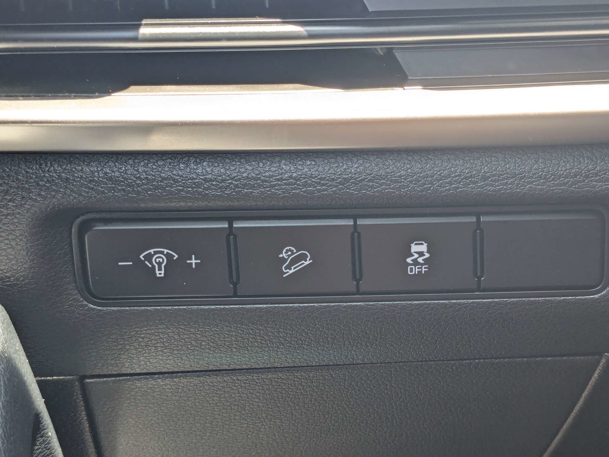 Used 2024 Glacial White Pearl Kia S image 33