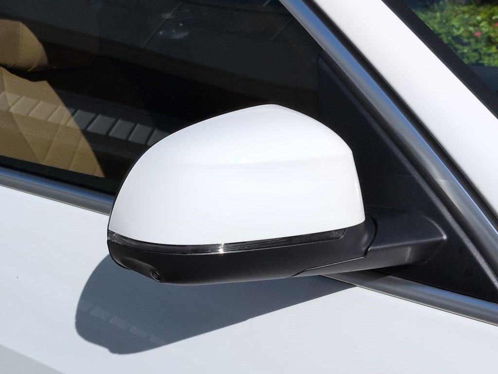 New 2026 Alpine White BMW xDrive40i image 12
