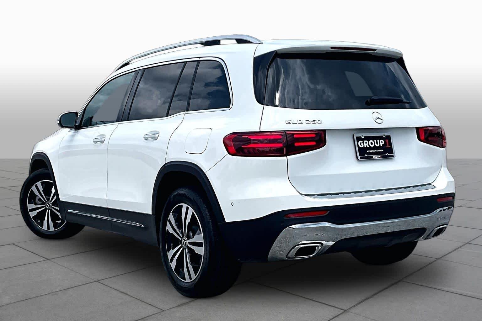 Used 2025 Polar White Mercedes-Benz GLB 250 image 12