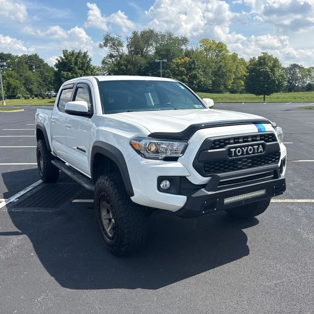 Used 2017 Super White Toyota TRD Off-Road image 4