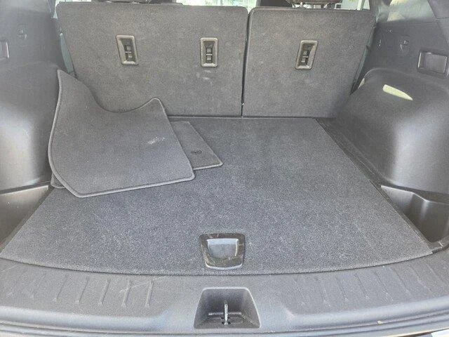 Used 2025 Summit White Chevrolet LT image 29