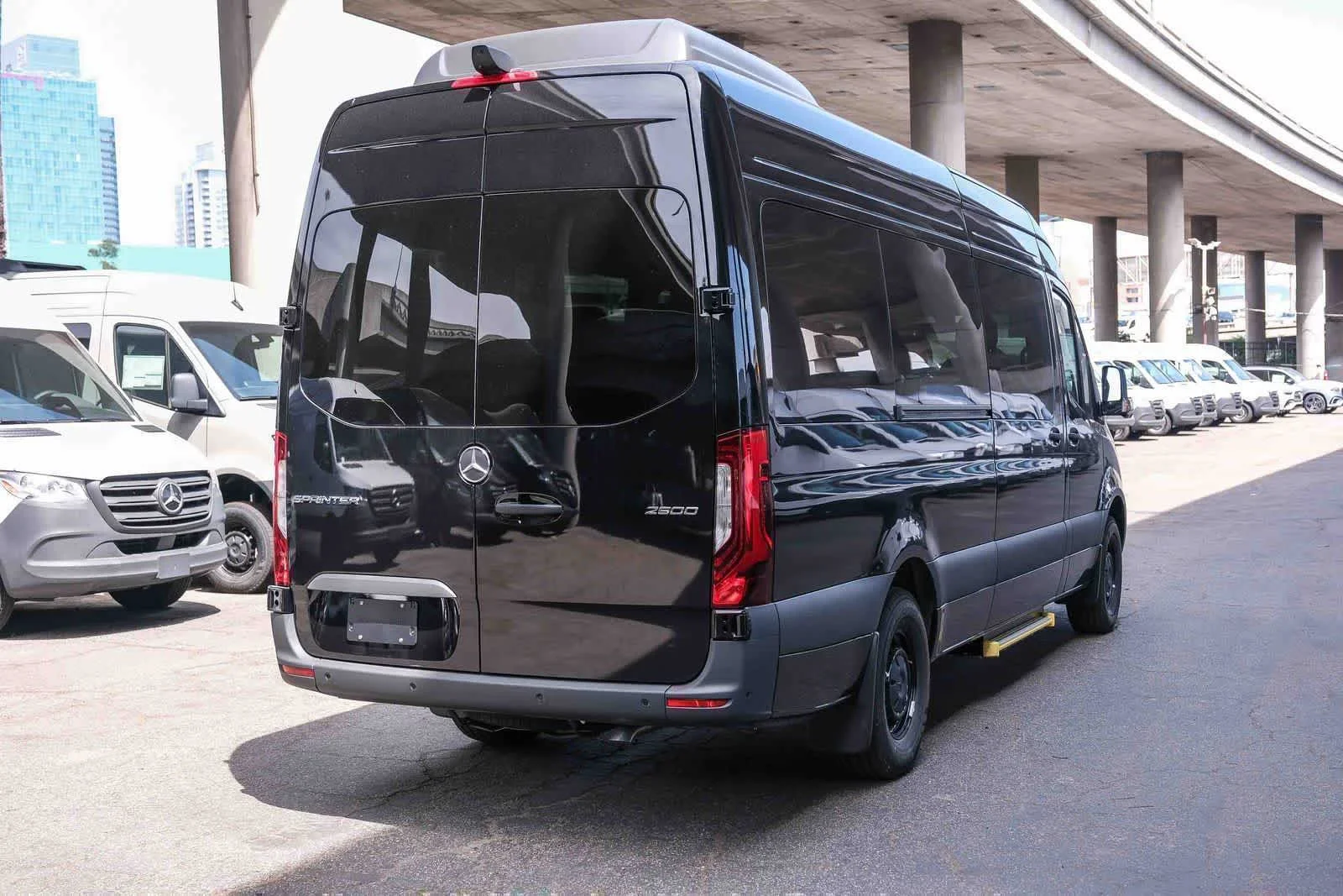 New 2026 Obsidian Black Metallic Mercedes-Benz Passenger 170WB High Roof RWD 2.0L I4 Diesel Turbo image 4