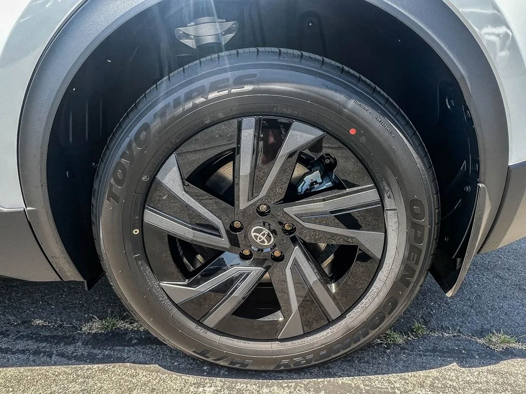 New 2026 Wind Chill Pearl <sup>1</sup> Toyota  SE image 9
