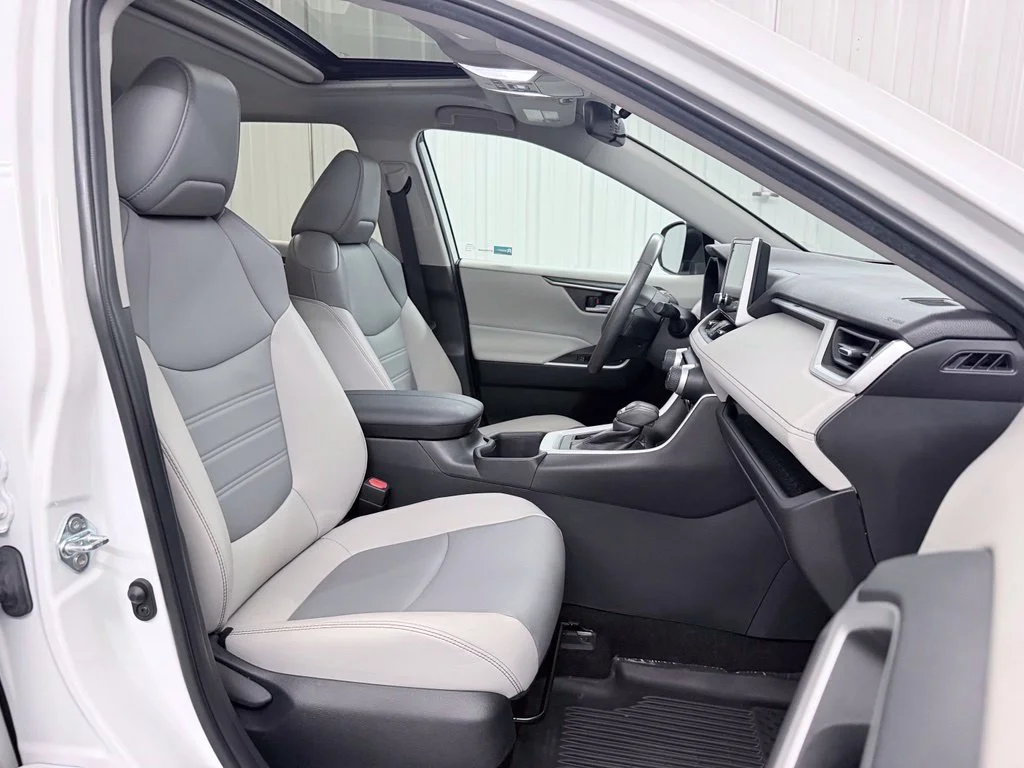 Used 2023 Beige Toyota XLE Premium image 37