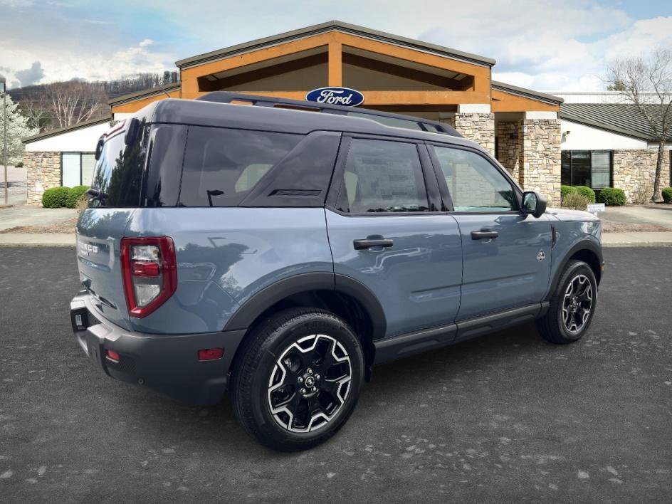 New 2026 Azure Gray Metallic Tri-Coat Ford Outer Banks® image 5