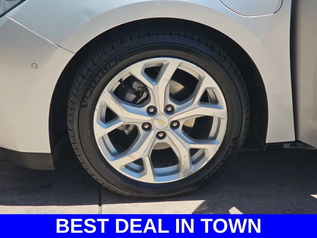 Used 2018 Silver Chevrolet Premier image 35