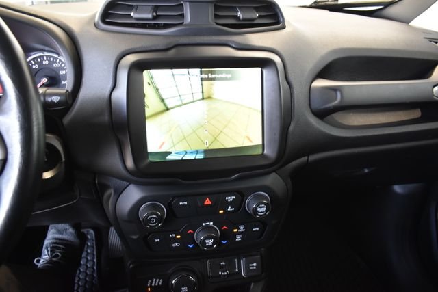 Used 2022 Gray Jeep Latitude image 23