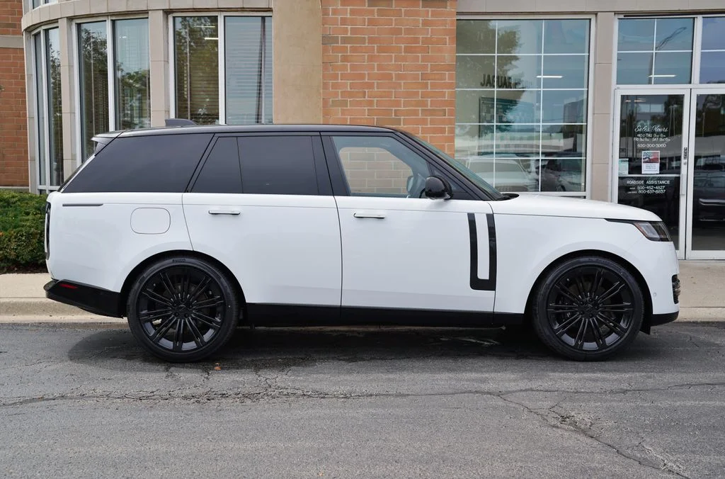 New 2026 Fuji White Land Rover SE image 7