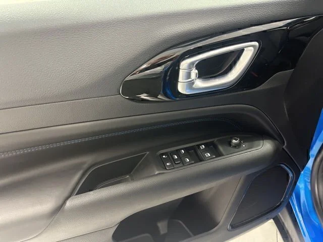 New 2026 Hydro Blue Pearlcoat Jeep Latitude image 6