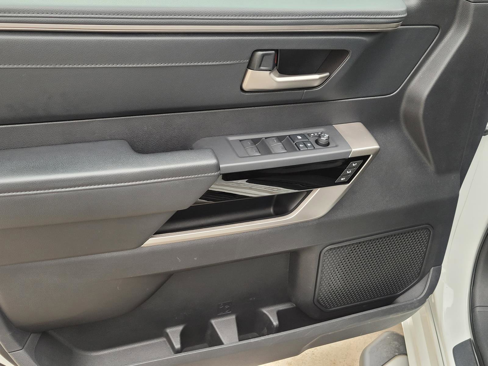 Used 2022 Pearl Toyota Limited image 4