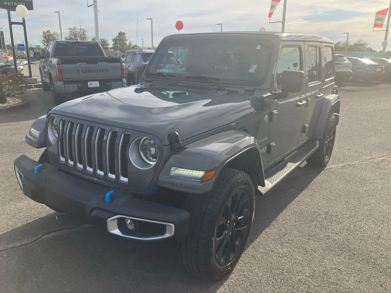 Used 2023 Sting-Gray Clearcoat Jeep Sahara image 3