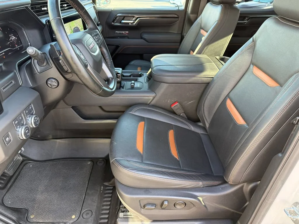 Used 2025 Summit White GMC AT4 image 24