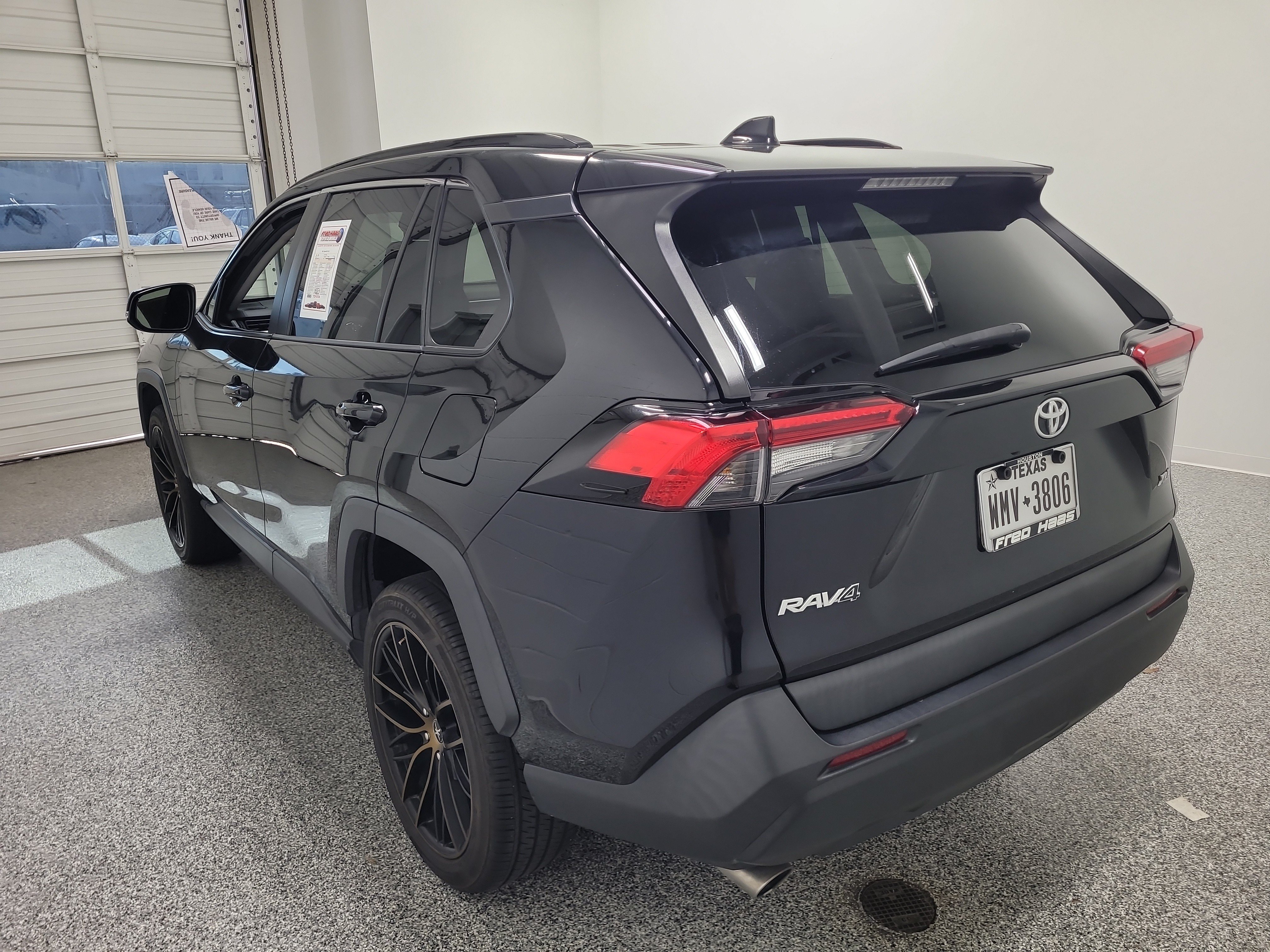 Used 2021 Black Toyota XLE image 5