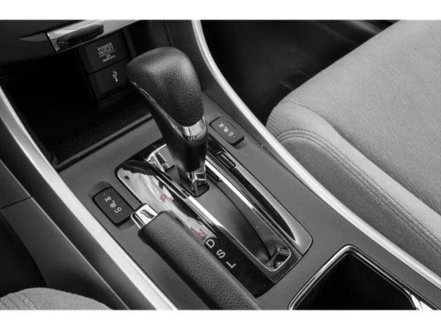 Used 2013 White Orchid Pearl Honda LX image 10