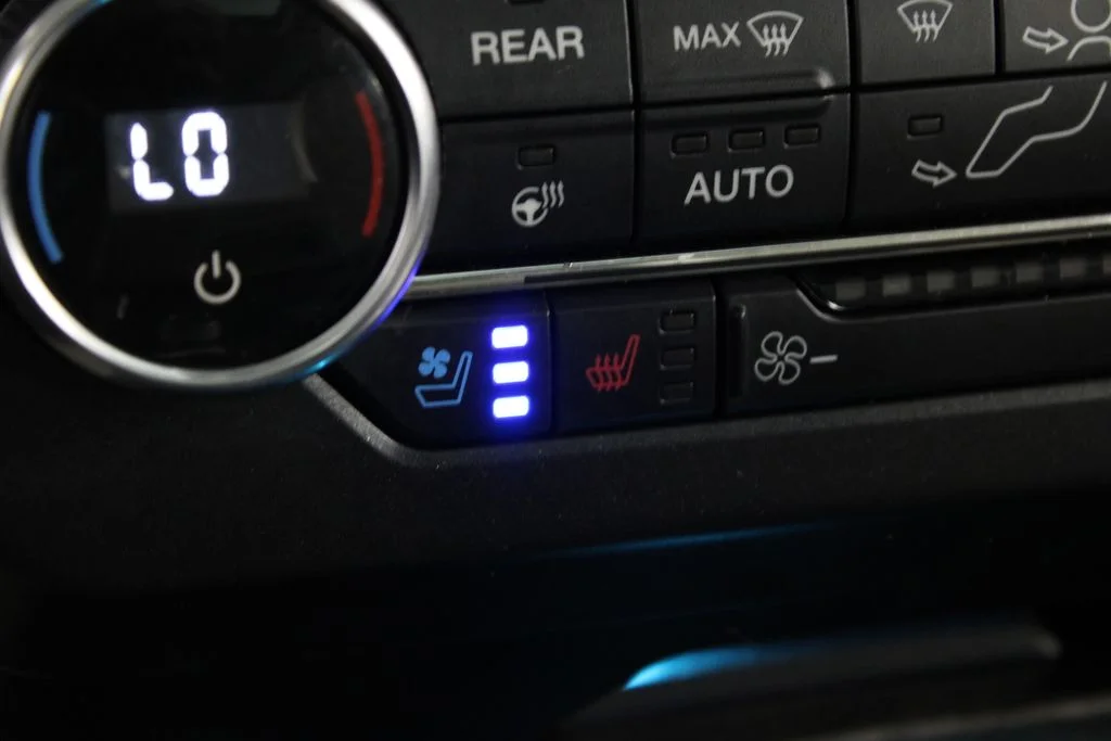 Used 2018 White Ford Limited image 26
