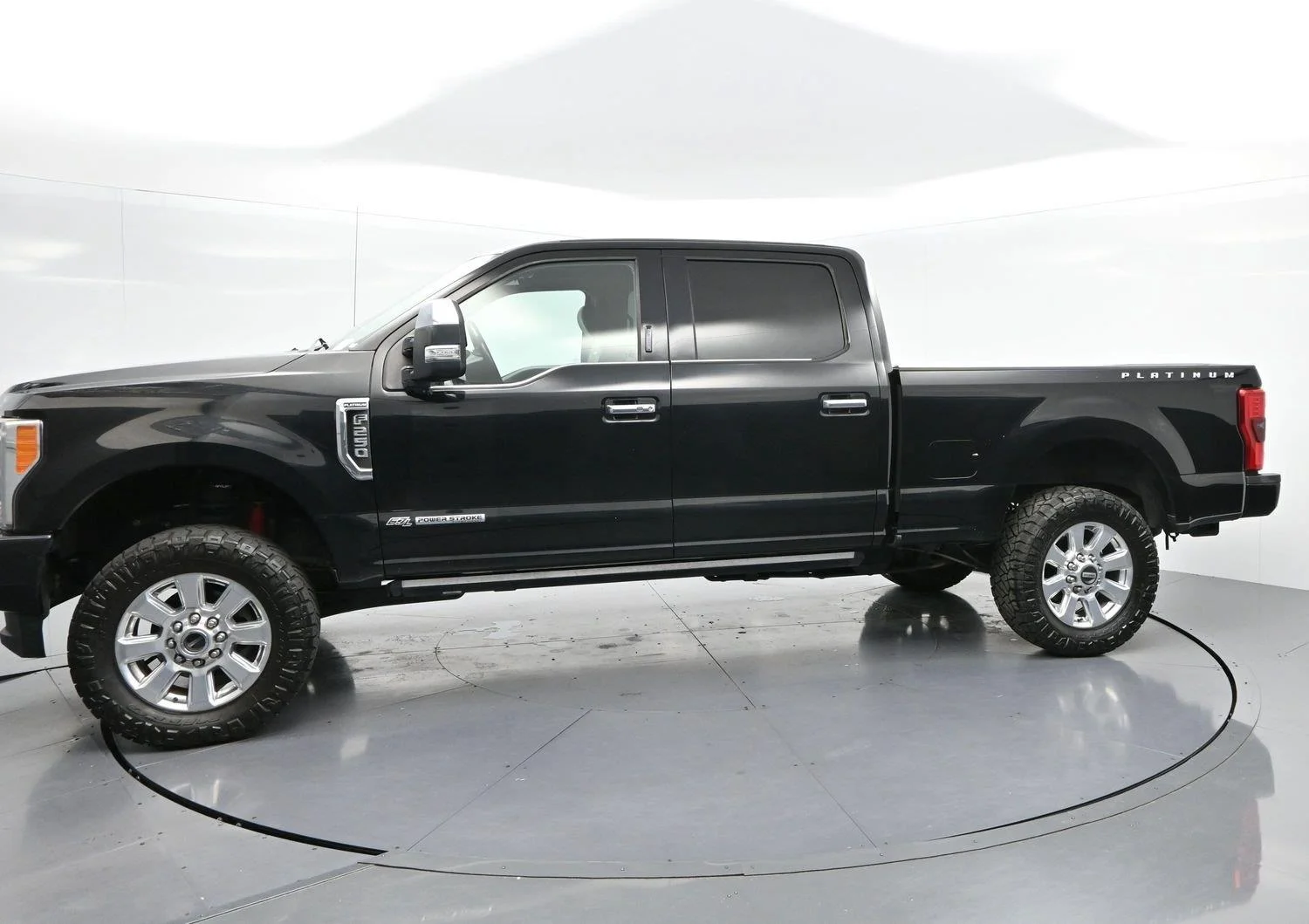 Used 2017 Shadow Black Ford Platinum image 4