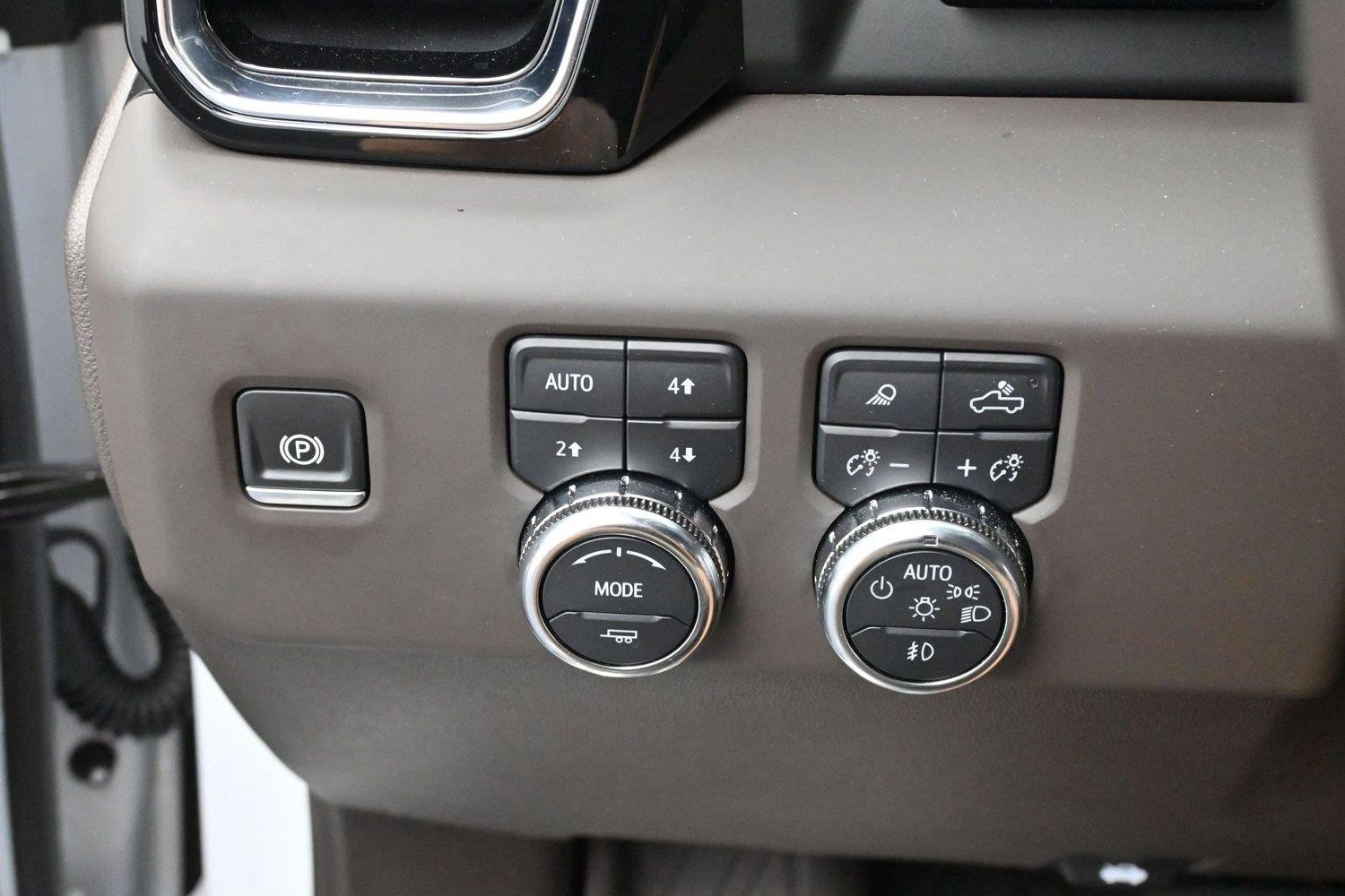Used 2024 White Frost Tricoat GMC Denali image 30