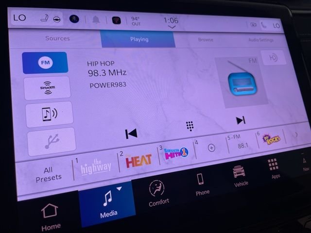 New 2025 Silver Zynith Exterior Paint Jeep Limited image 30