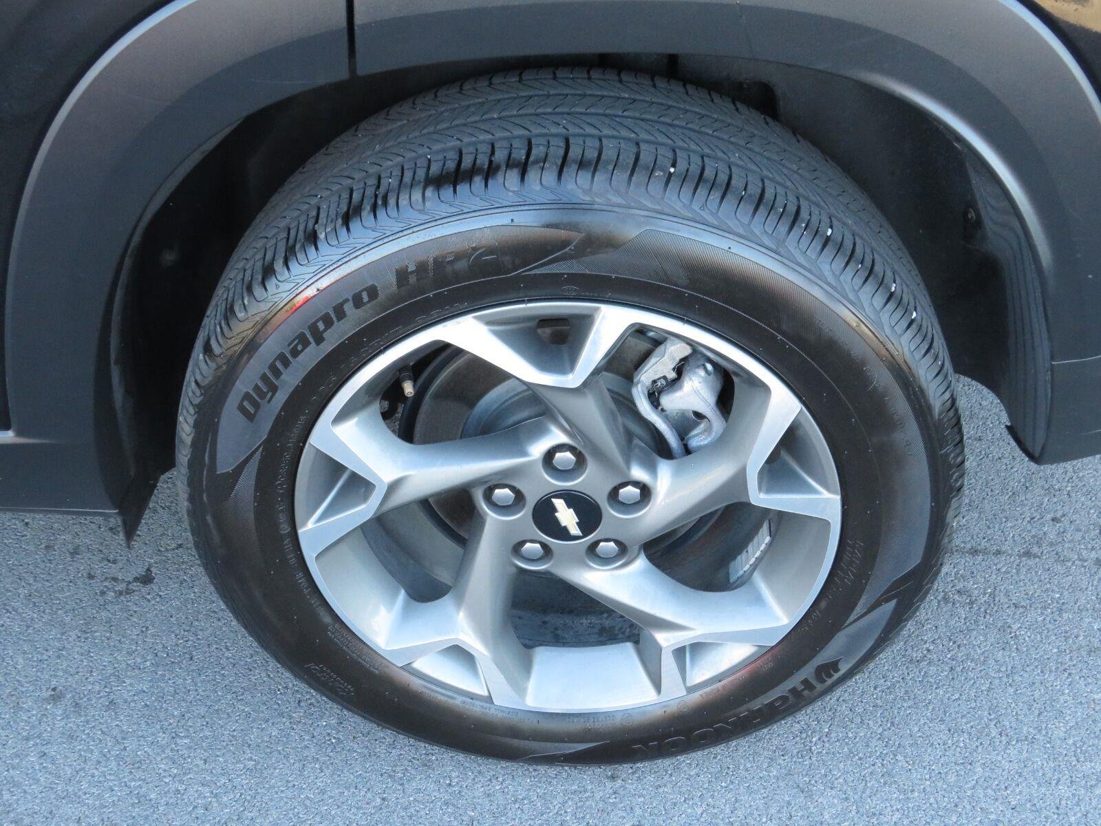 Used 2024 MOSAIC BLACK METALLIC CHEVROLET TRUCK  image 18