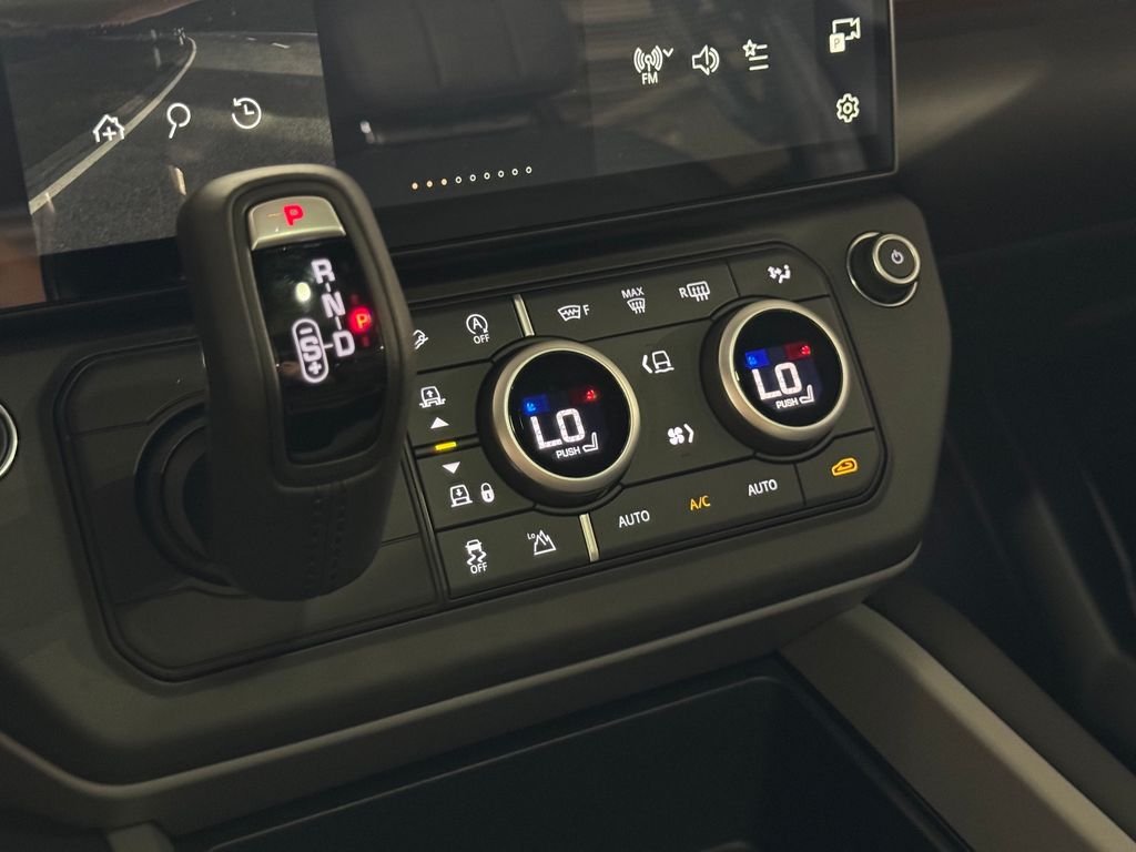New 2026 Fuji White Land Rover V8 image 21