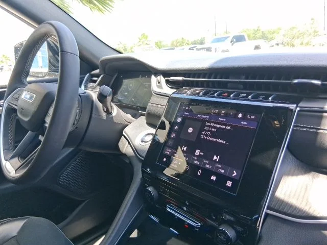 Used 2024 Gray Jeep Altitude image 11