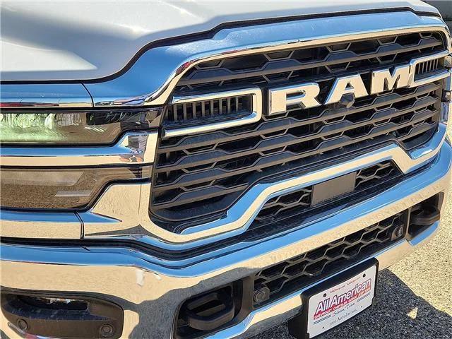 New 2027 PW7 Bright Whit Ram TRADESMAN CREW CAB 4X4 8