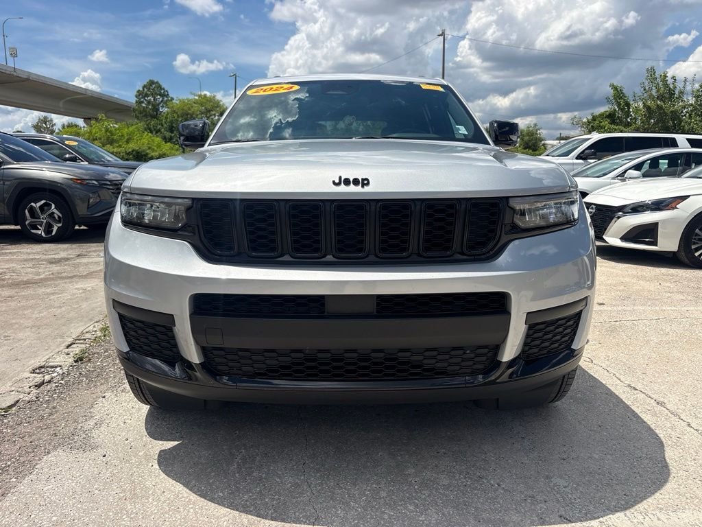 Used 2024 Silver Jeep Altitude image 8