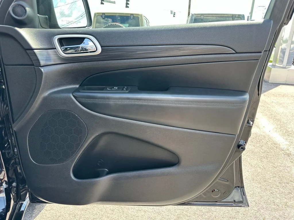 Used 2021 Black Jeep Laredo X image 19