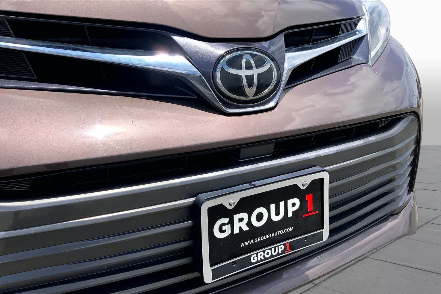 Used 2018 Toasted Walnut Pearl Toyota Limited image 29