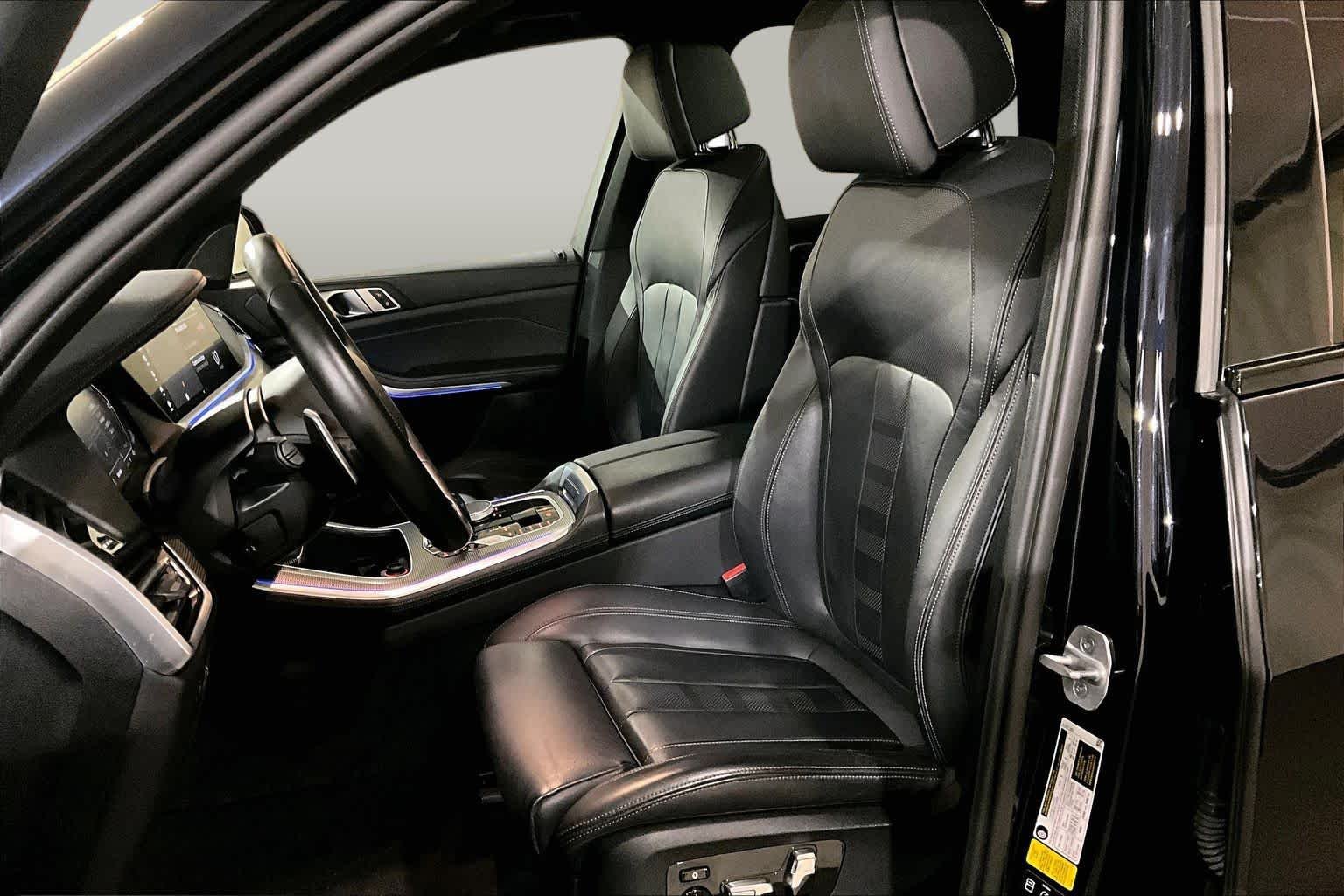 Used 2021 Carbon Black Metallic BMW xDrive40i image 16