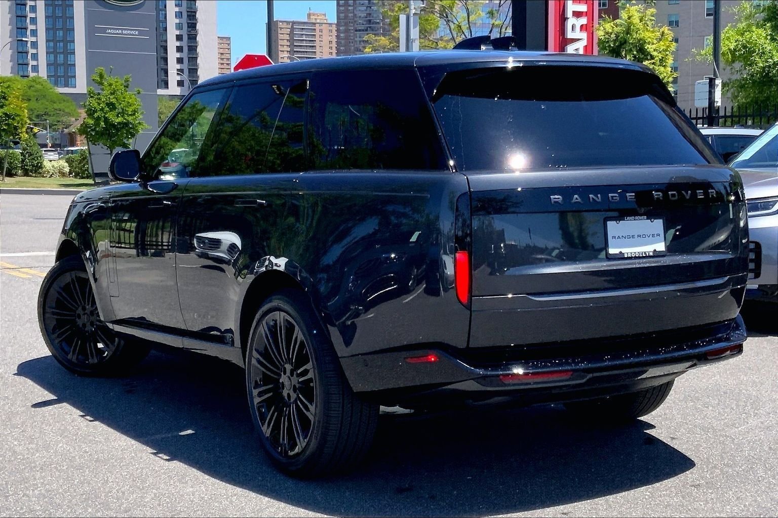 New 2026 Carpathian Grey Land Rover SE image 12