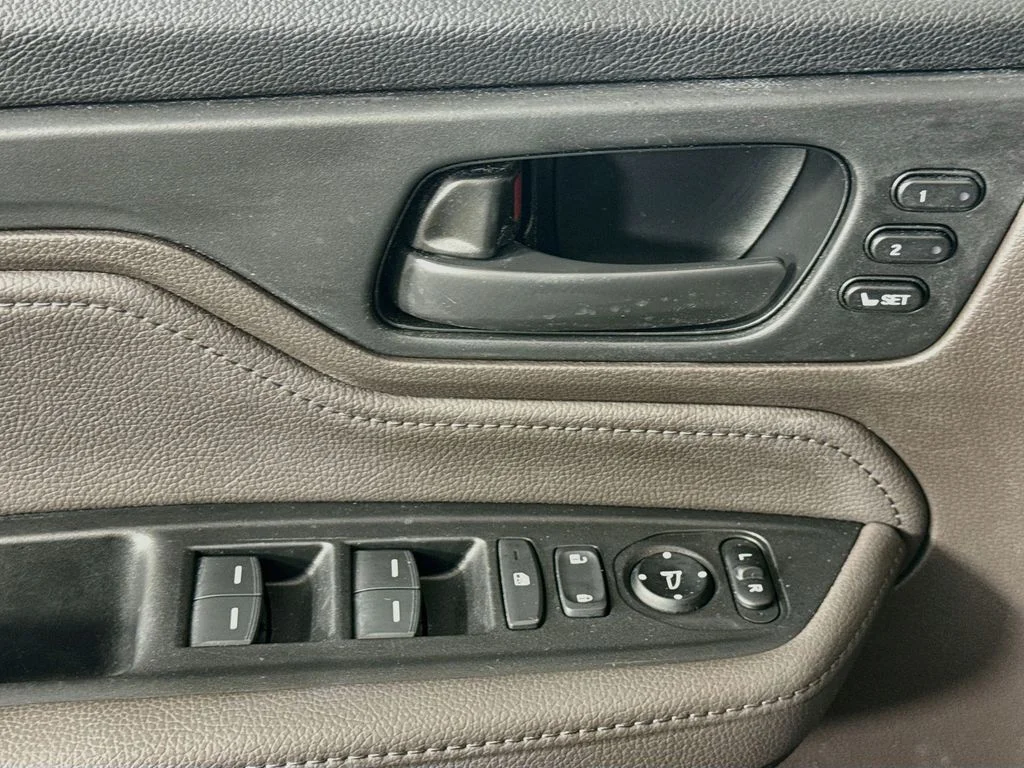 Used 2018 Silver Honda Touring image 21