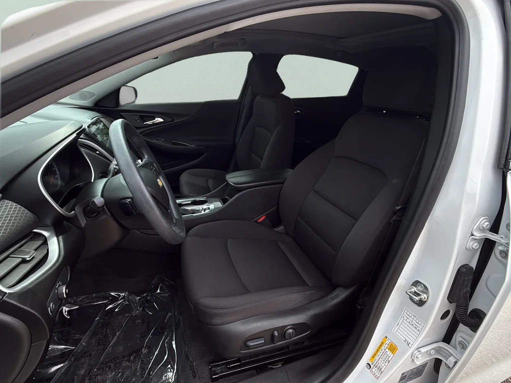 Used 2024 Summit White Chevrolet LT image 26