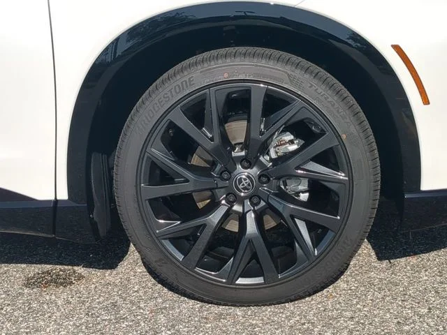 New 2026 Oxygen White Toyota Limited image 11