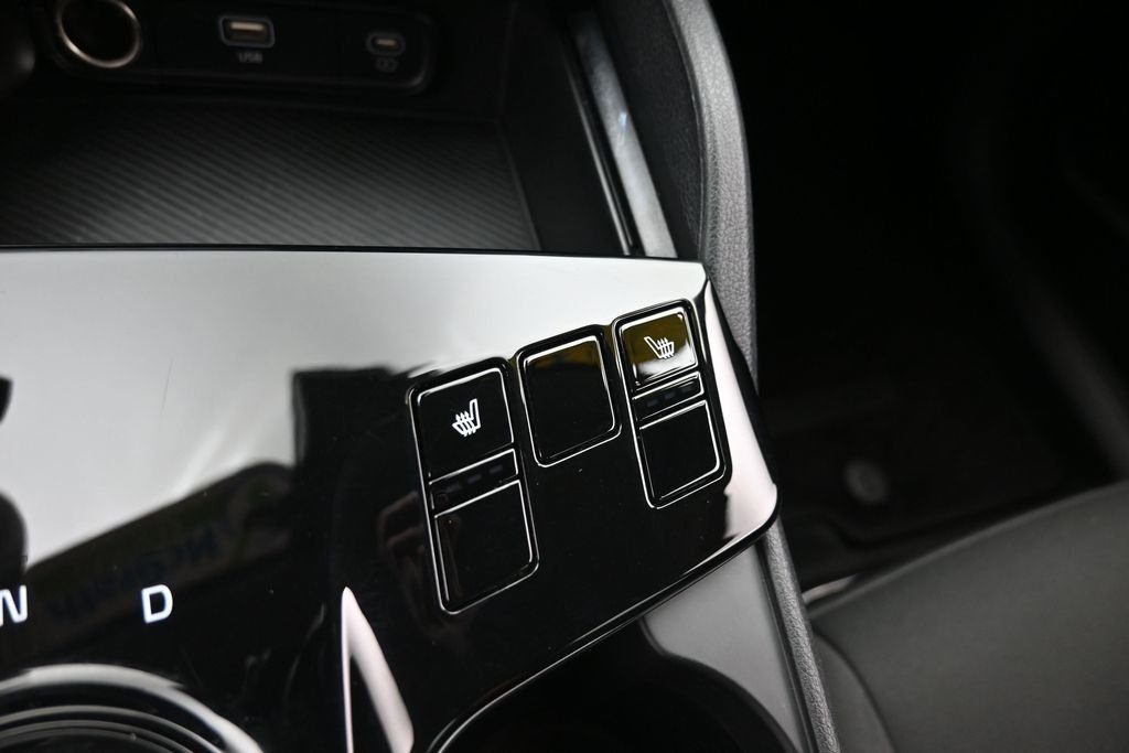 Used 2023 Black Kia LX image 19